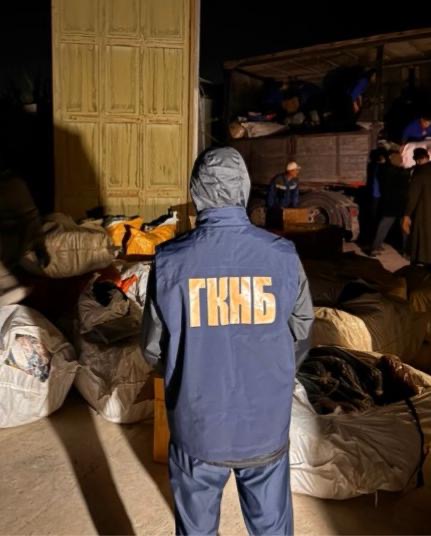 Баткенде 29 млн сомдук мыйзамсыз товарды кытай, кыргыз, тажик жарандары алып өткөн