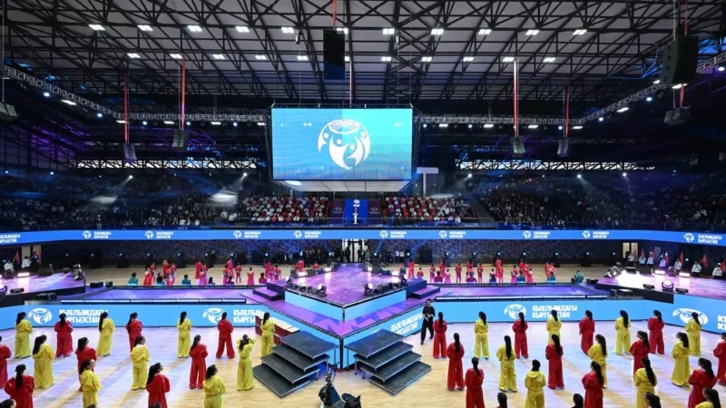 Дөлөн Өмүрзаков атындагы стадиондун кичи аренасы чоң салтанат менен ачылды