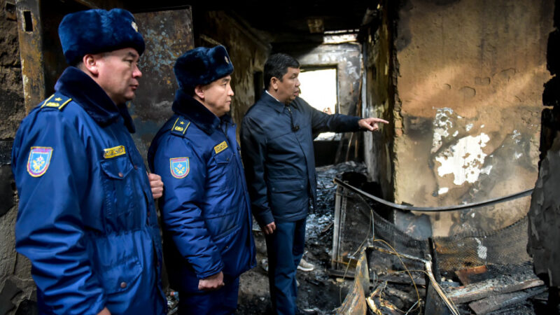 Айбек Джунушалиев өрттөн жабыркагандарга колдоо көрсөтүү боюнча мамлекеттик органдарга тапшырма берди