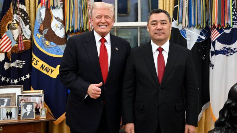 Садыр Жапаров Дональд Трамп менен сүйлөшүүлөрдү жүргүздү