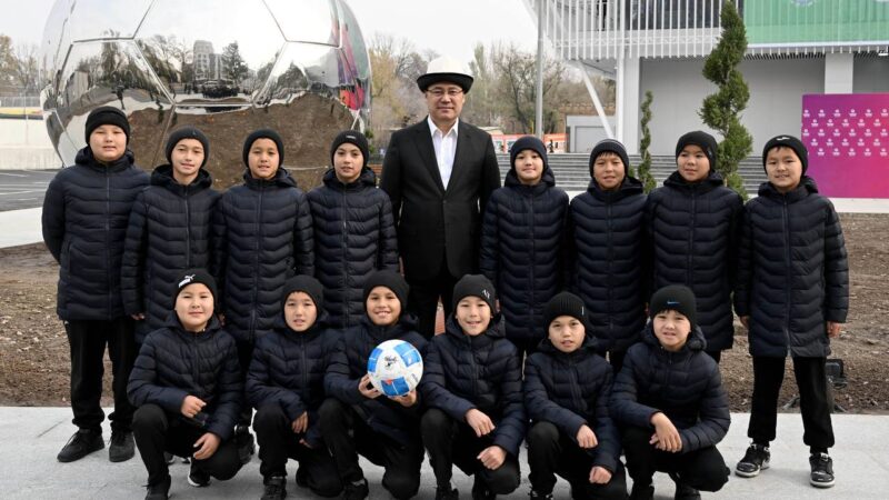 Садыр Жапаров капиталдык оңдоодон өткөн “Жаштык” аренасын ачты