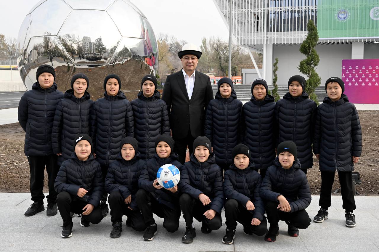 Садыр Жапаров капиталдык оңдоодон өткөн “Жаштык” аренасын ачты