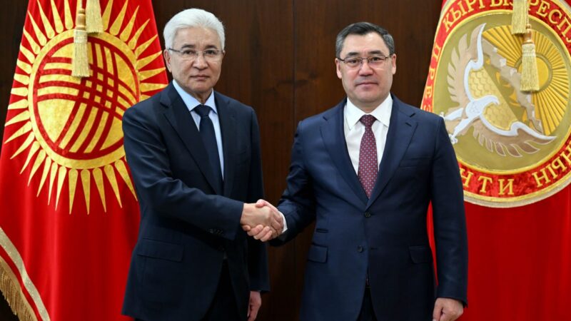 Садыр Жапаров ЖККУнун башкы катчысы Имангали Тасмагамбетовду кабыл алды