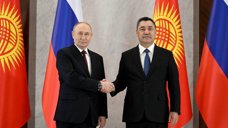 Путин: Кыргызстан Садыр Жапаровдун жетекчилиги алдында Россиянын ишенимдүү өнөктөшү