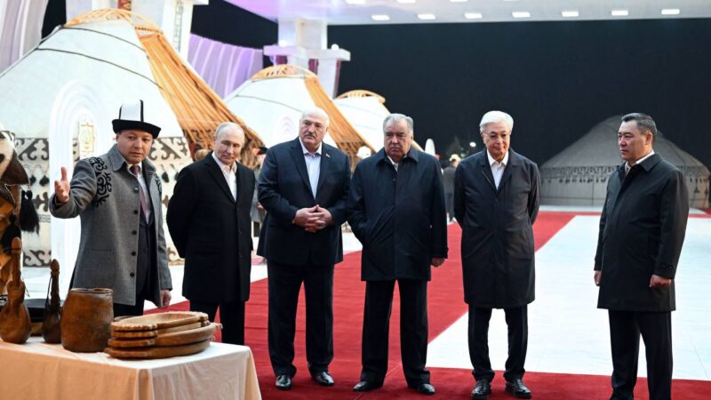 ЖККУ жыйыны: Президенттер «Ала-Арчада” этномаданий программа менен таанышты