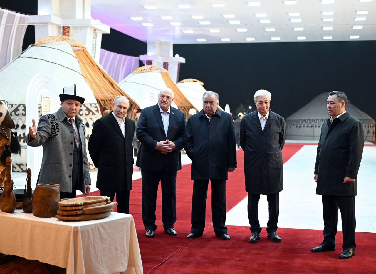 ЖККУ жыйыны: Президенттер «Ала-Арчада” этномаданий программа менен таанышты