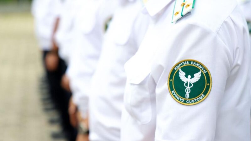 Адылбек Касымалиев бажы жана салык кызматкерлерге ыраазычылыгын билдирди