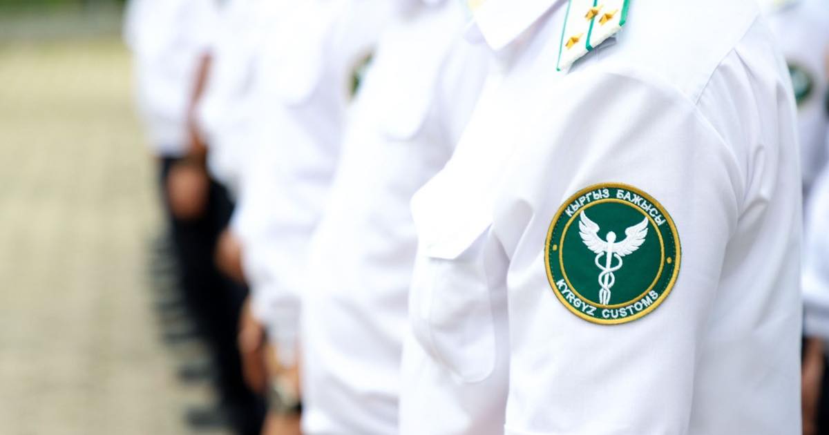 Адылбек Касымалиев бажы жана салык кызматкерлерге ыраазычылыгын билдирди