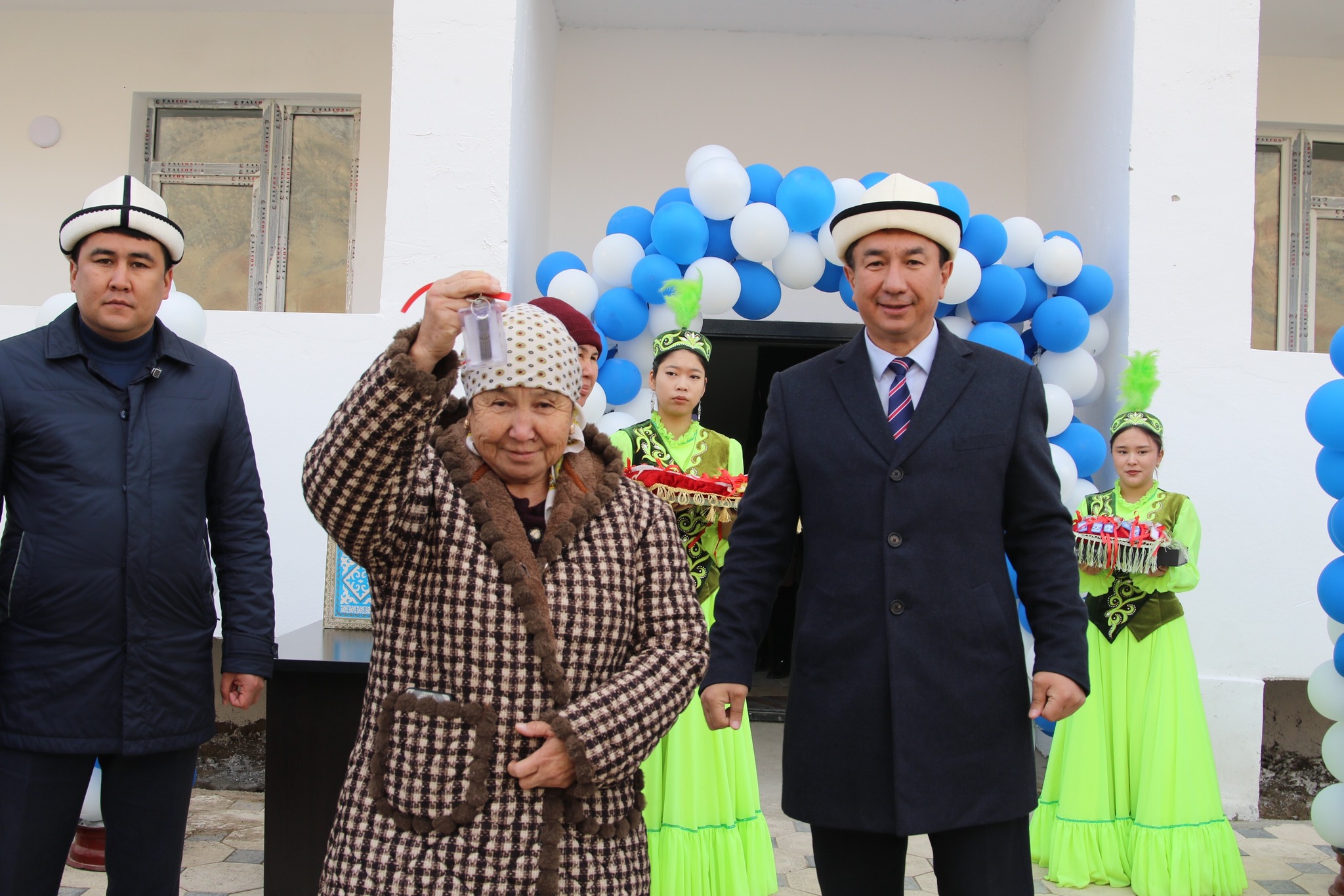 Кара-Көл шаарында 32 жаңы батирдин ачкычы тапшырылды 