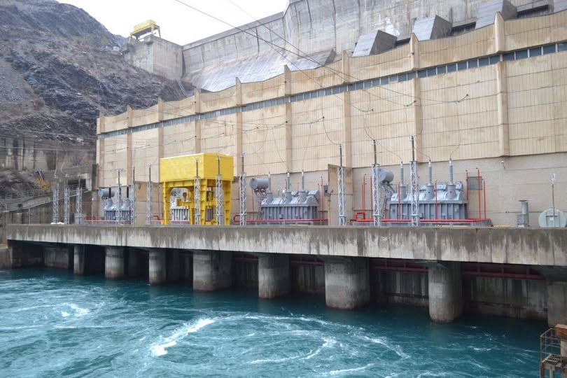 Президент энергетика министрин «Чексиз тариф» демилгеси үчүн сынга алды