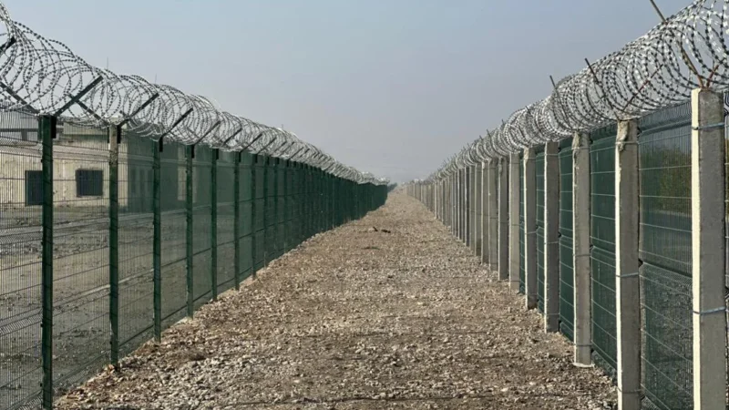 Кыргыз-тажик чек арасына 116 чакырымына зым тартылды