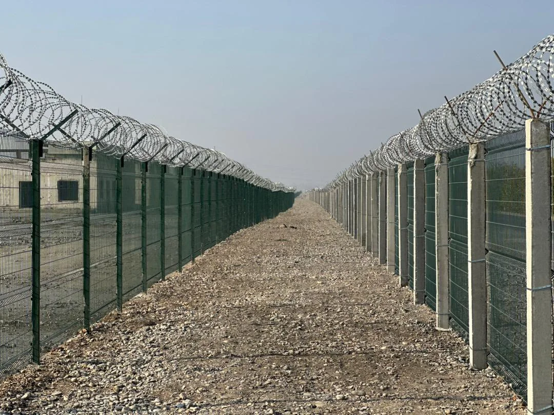 Кыргыз-тажик чек арасына 116 чакырымына зым тартылды