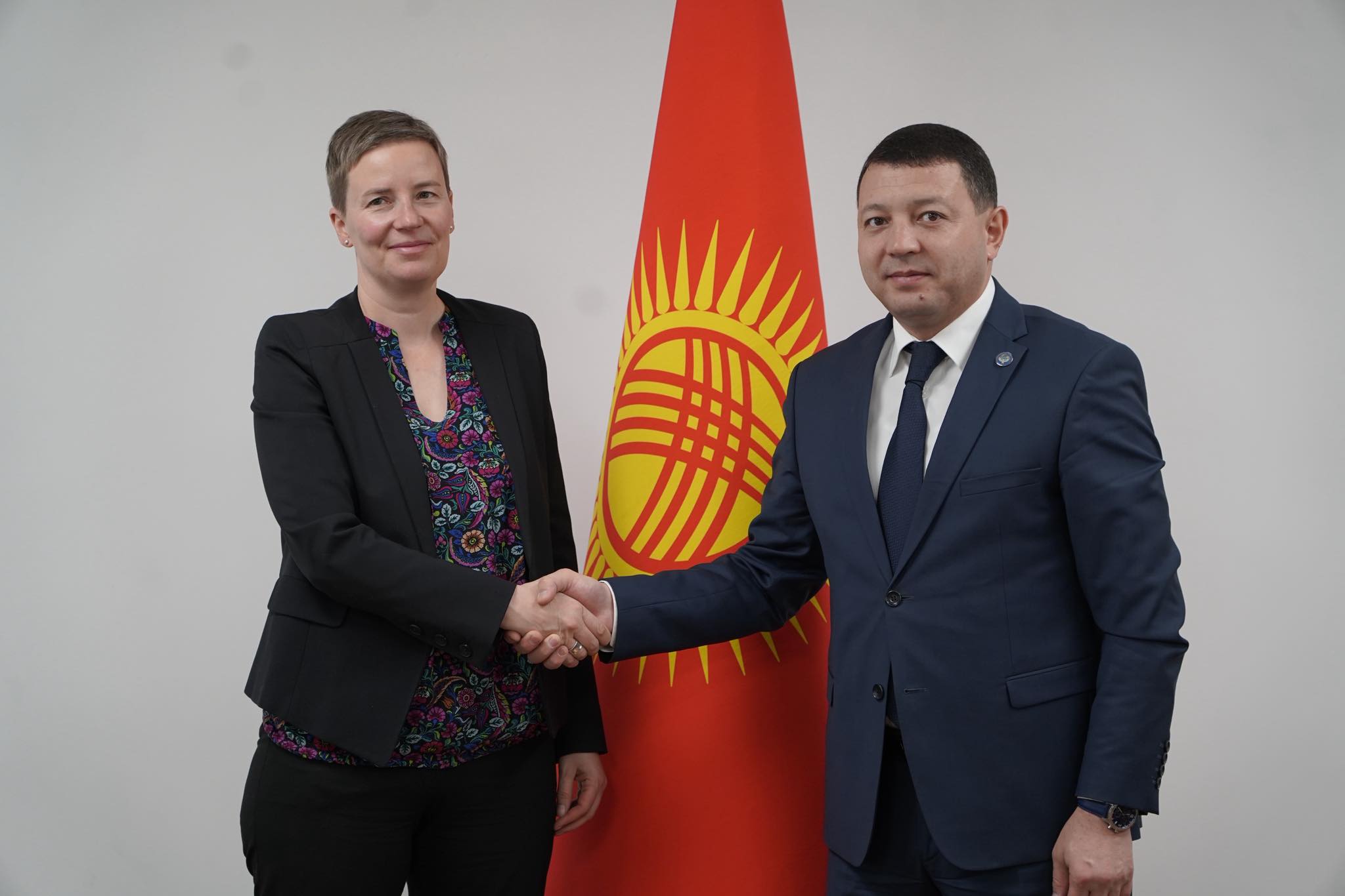 Мирбек Мамбеталиев Германиянын Элчиси Моника Ленхард менен жолукту