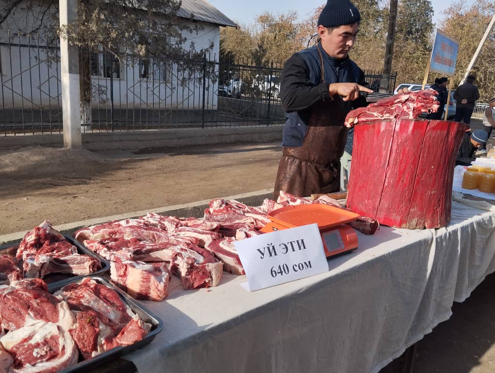 Эттин баасы 640 сом. Баткенде айыл чарба жарманкеси өтүүдө