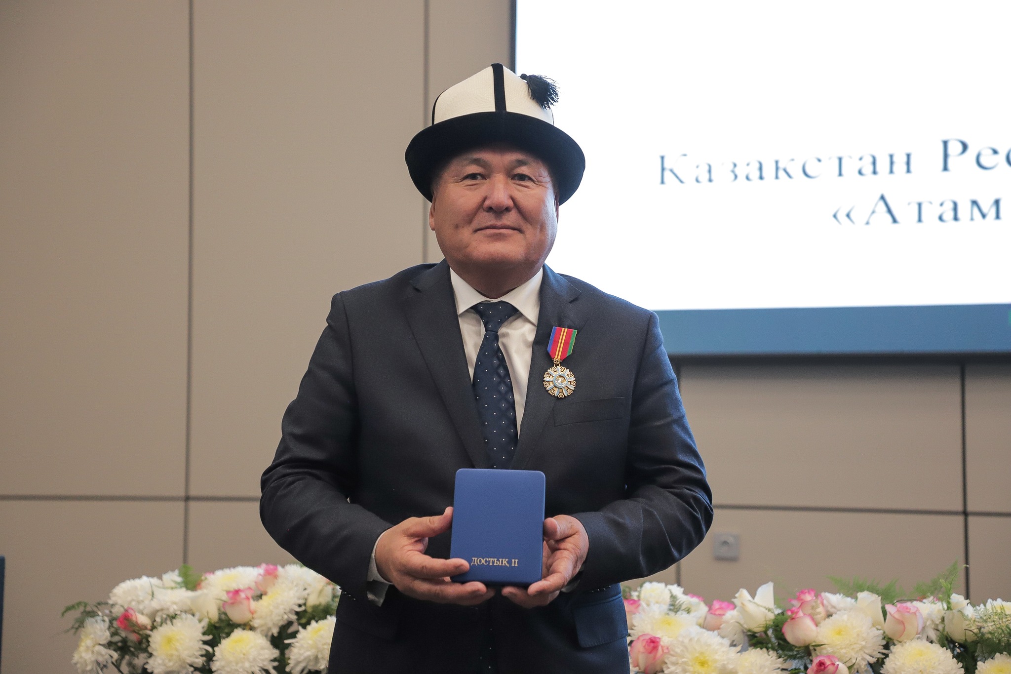 Казакстандын президенти Оштун мэрин “Достук” ордени менен сыйлады