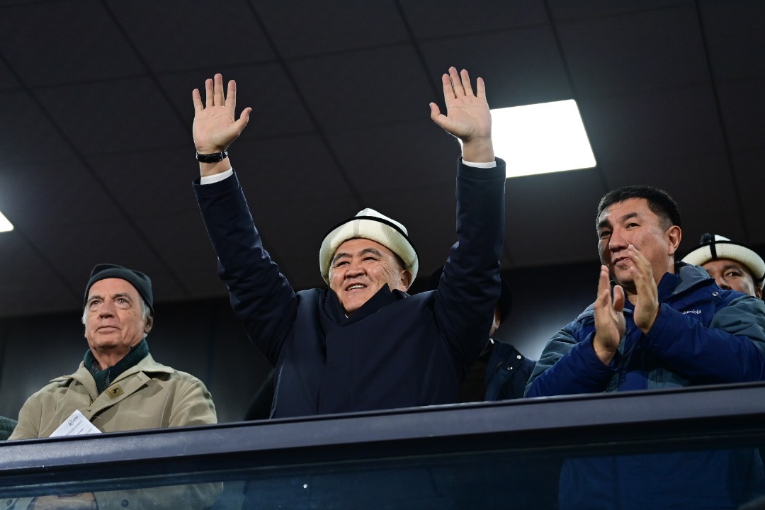 Кымчыбек Ташиев Манас шаарында Кыргызстан-Бахрейн беттешине күбө болду