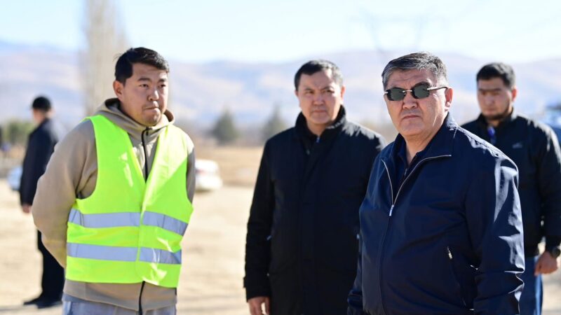 Камчыбек Ташиев Сузактагы “Жалал-Абад аэропортунун курулуш аянтчасына барып, жеринде текшерди