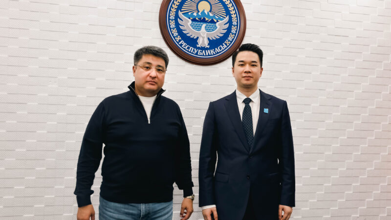 «Кыргызстан Аэропортторунун» башчысы Кытайдын ZTO компаниясынын өкүлдөрү менен жолукту