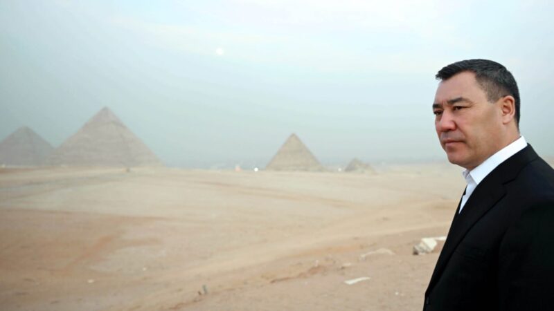 Садыр Жапаров Каирдеги Гиза пирамидаларына жана Чоң Мисир музейине зыярат кылды