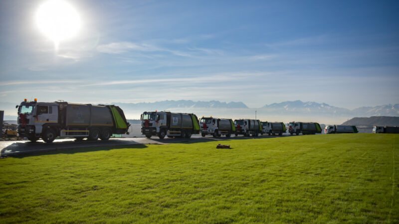 Бишкекте таштандыларды кайра иштетүүчү заводго алгачкы калдыктар жеткирилди