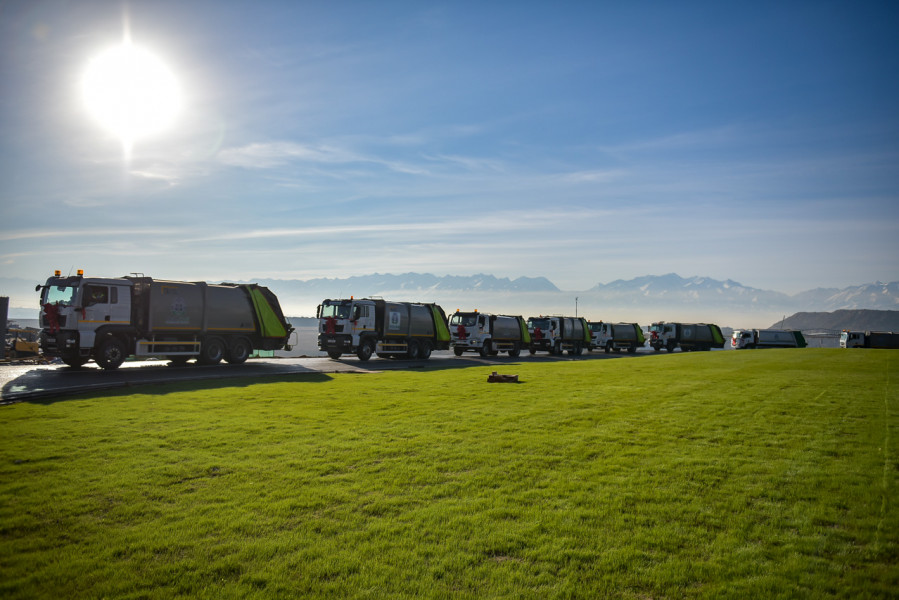 Бишкекте таштандыларды кайра иштетүүчү заводго алгачкы калдыктар жеткирилди