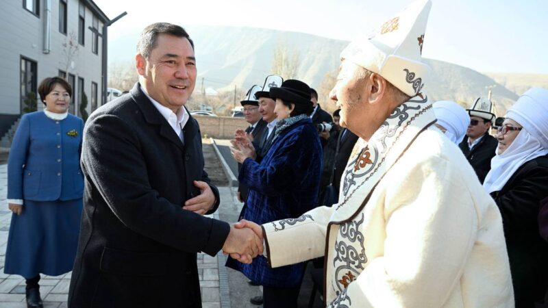 Президент: “Мамлекет мектеп, бала бакча, оорукана инфратүзүмүн жакшыртууга өзгөчө көңүл бурууда”