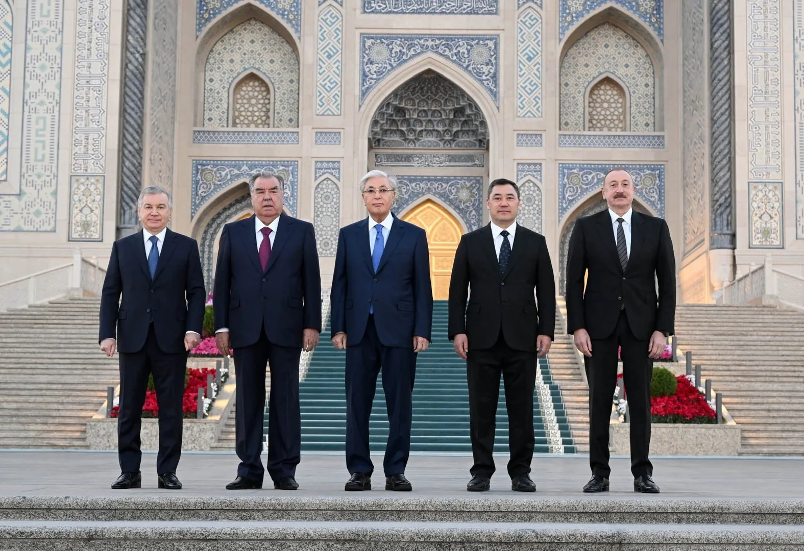 Садыр Жапаров Ташкенттеги Ислам цивилизациясы борборуна барды