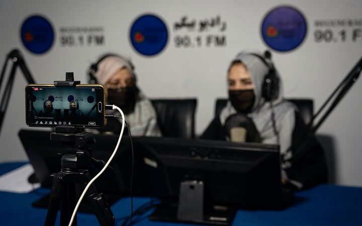 Афганистанда аялдардын үнүн коомго жеткирген алгачкы радиостанция ишке кирди