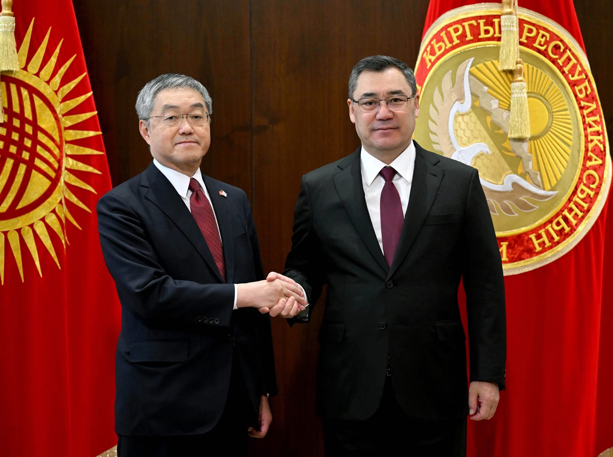 Садыр Жапаров Япониянын Кыргызстандагы Элчиси Года Хидэкини кабыл алды