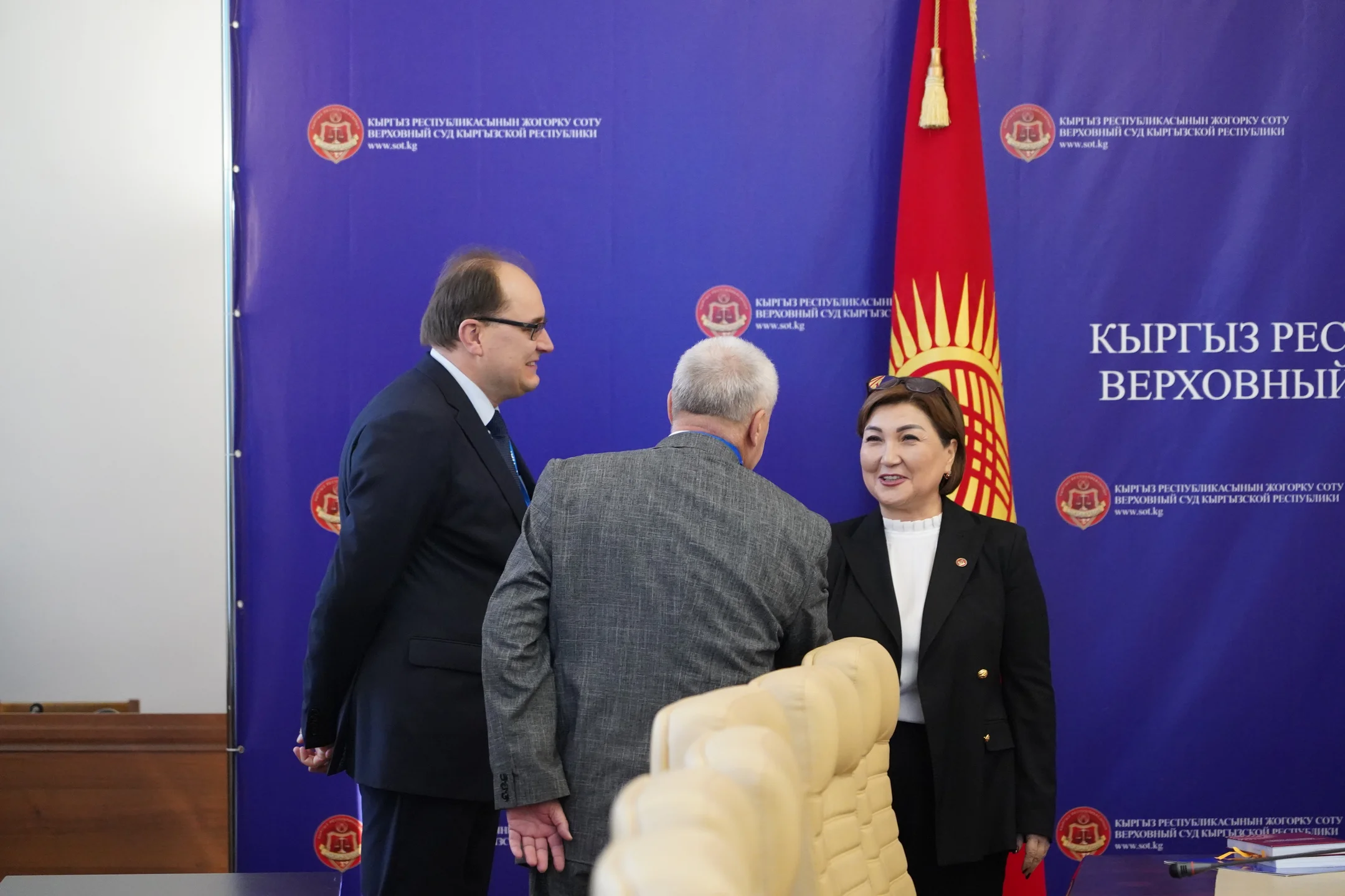 Жогорку сотто КМШ байкоочулары менен шайлоо процесси талкууланды