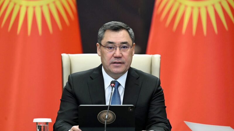 Жапаров: Туура эмес түшүнүп жеке жактардын, майда бизнестердин светтерине асылбагыла!