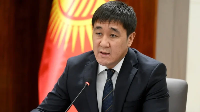 Орунбеков: Андай “бездельник” былжыраган адамга теңелбей иштегиле, жетекчиден дагы тил уктук…