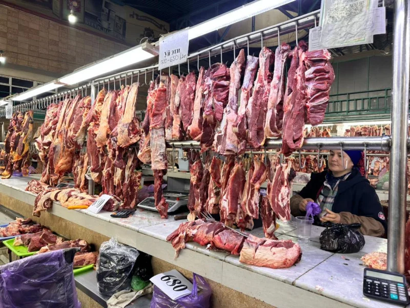 Ош базарында 4 мезгил тең баасы 660 сомдон ашпаган эт сатуучу пункт ачылды