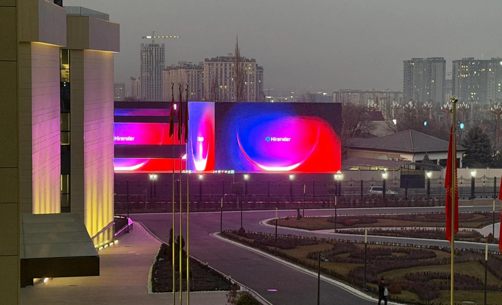 “Ынтымак Ордо” имаратынын түндүк тарабына LED-экран орнотулду