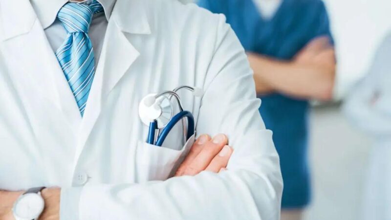 Министр: Дарыгерлердин көбү шаардагы менчик ооруканаларга иштегилери келет