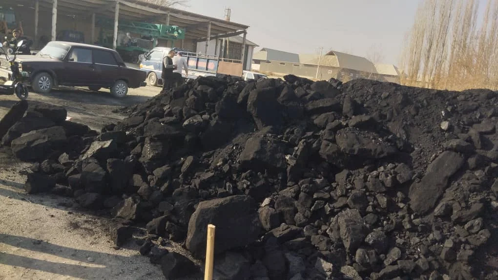 Баткенге 586 миң тонна көмүр жеткирилип, 77% эл камсыз болду