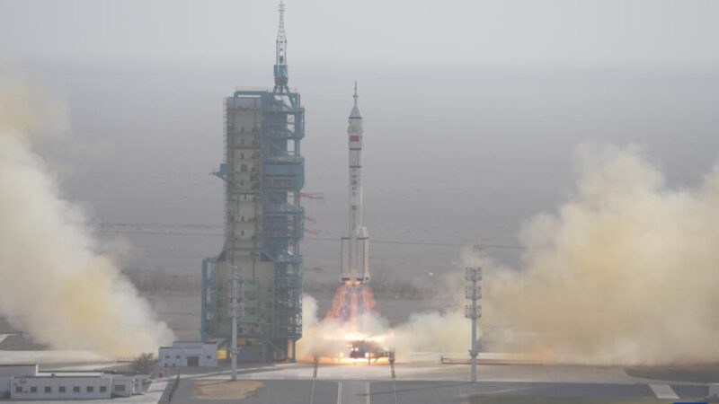 Кытай космостук таштандыдан жабыркаган “Шэньчжоу-20” кемесин алмаштырат