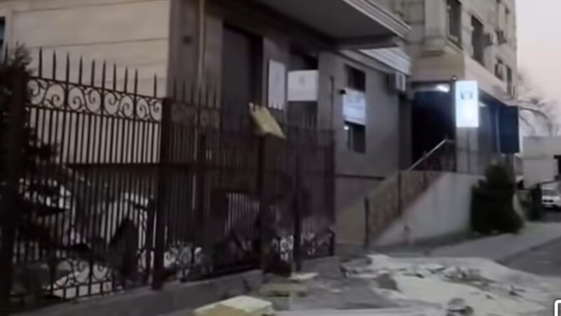 Бишкекте катуу шамалдан улам көп кабаттуу үйдүн шыбагы сыйрылып түштү