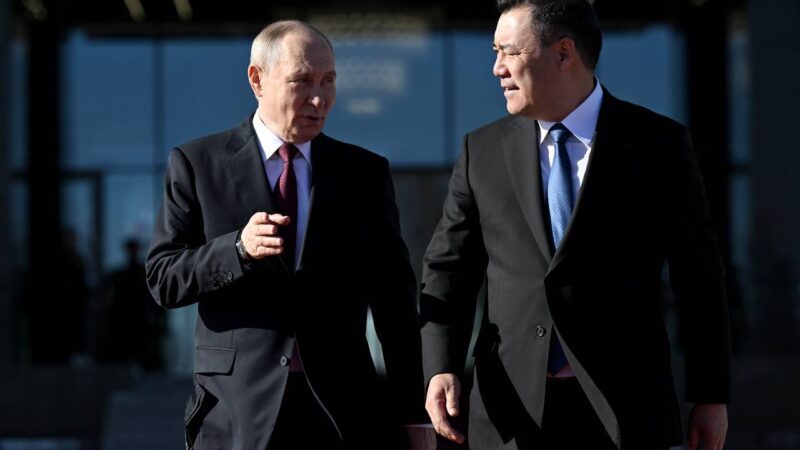 Садыр Жапаров менен Владимир Путиндин расмий жолугушуусу болуп өттү