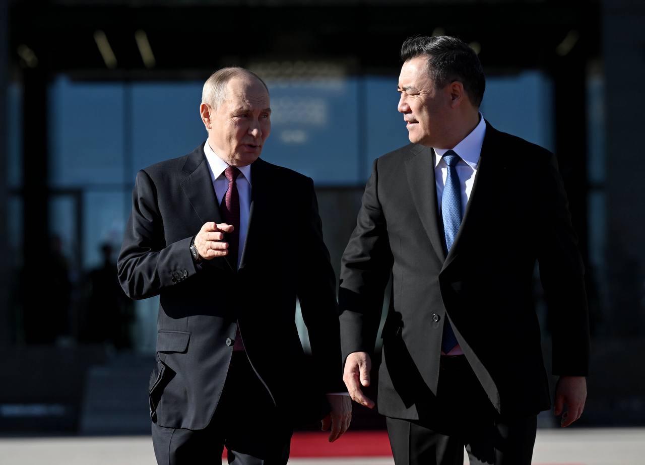 Садыр Жапаров менен Владимир Путиндин расмий жолугушуусу болуп өттү