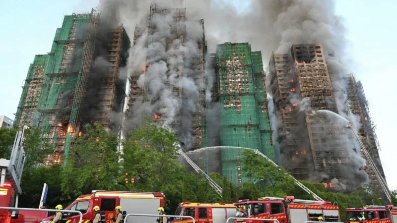 Гонконгдогу көп кабаттуу үйдөн өрт чыгып 44 жаран каза болду, 279у белгисиз
