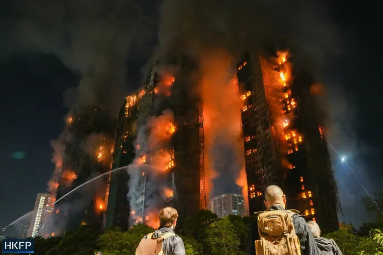 Гонконгдогу өрттөн каза болгондордун саны 94кө жетти, 11и өрт өчүргүчтөр