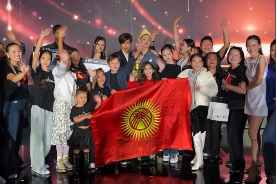 Кыргыз моделдери Түштүк Кореяда Гран-приге ээ болушту (ВИДЕО)