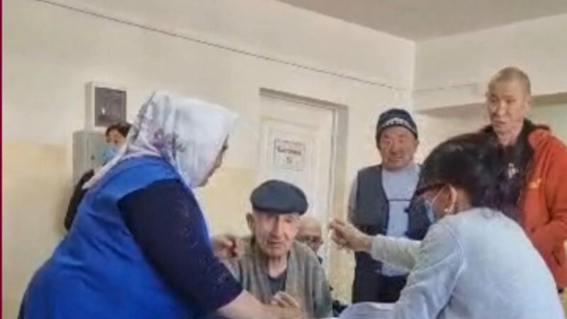 «Аты-жөнүн билбейбиз, №6ны шайлагыла дешкен» Майыптар үйүндө мыйзам бузуу катталды