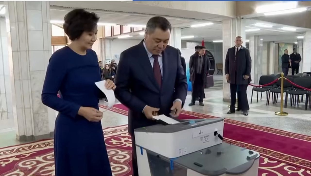 «Кечке чейин убакыт бар, келиңиздер». Президент шайлоого активдүү катышууга чакырды