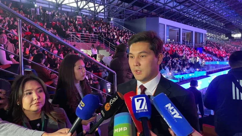 Бекназаров: Форумду өткөргөнгө жер жок болуп, мурунку заводдун кампасында өткөргөнбүз