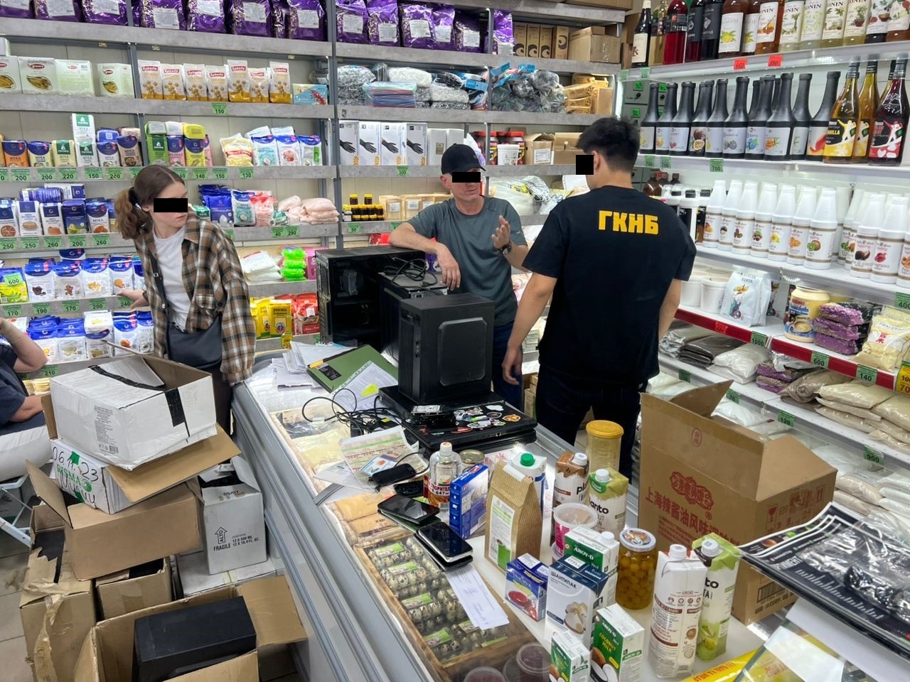 Чет өлкөдө мөөнөтү бүткөн тамак-аштарды Кыргызстанга алып келип саткан жаран кармалды