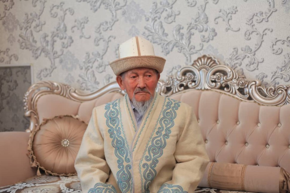 Манасчы Азиз Биймырза уулунун чоң атасы Аскармамыт ажы 99 жашында акка моюн сунду