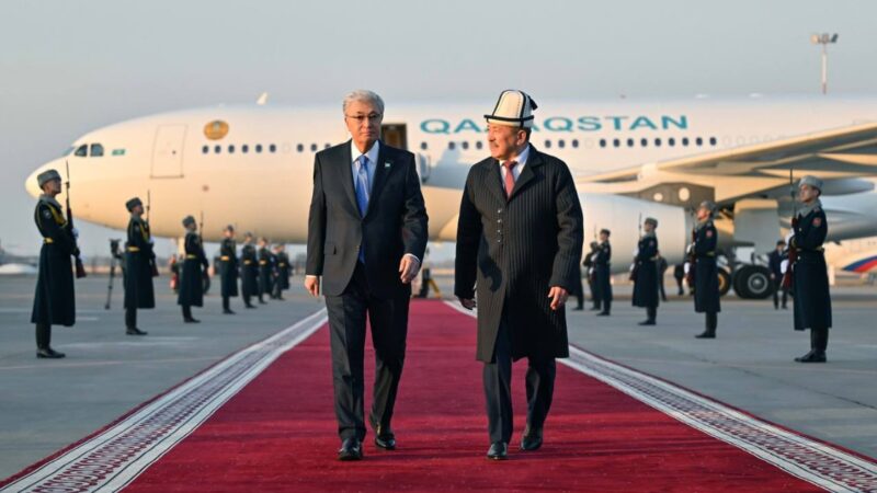 Казакстандын президенти Касым-Жомарт Токаев Кыргызстанга келди