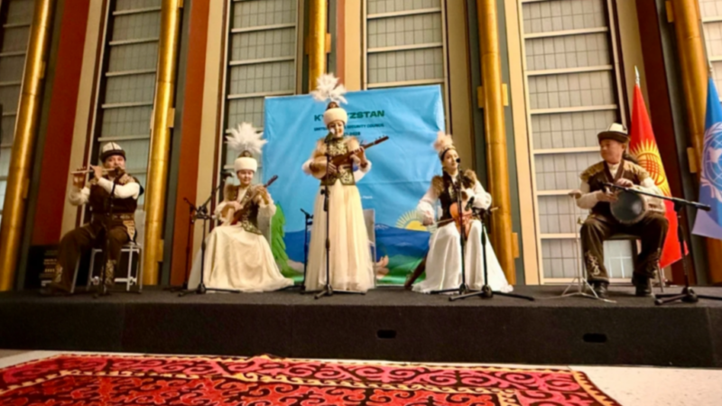 БУУнун штаб-квартирасында «Камбаркандын» күүлөрү жаңырды